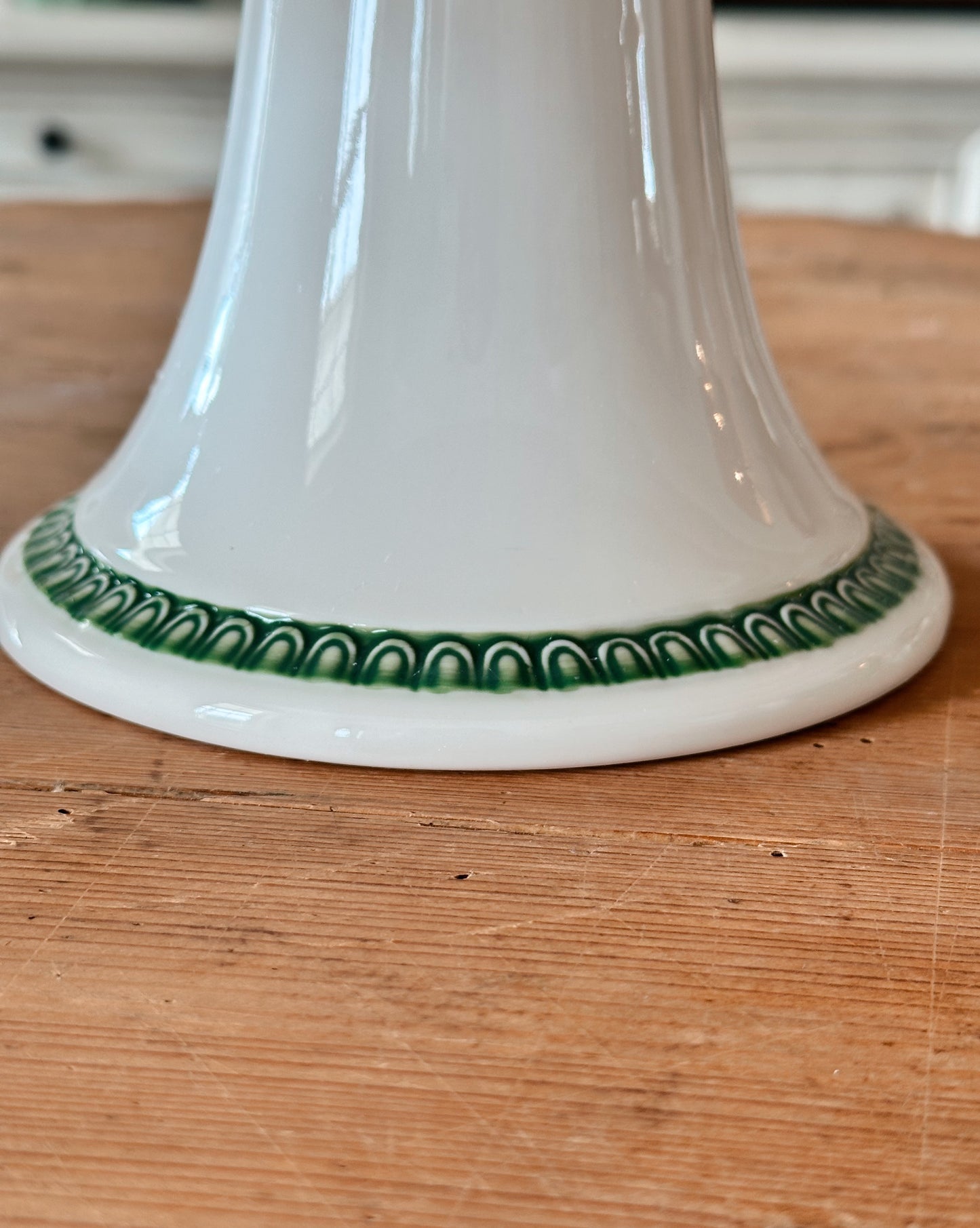 Embossed Rattan Cake Pedestal