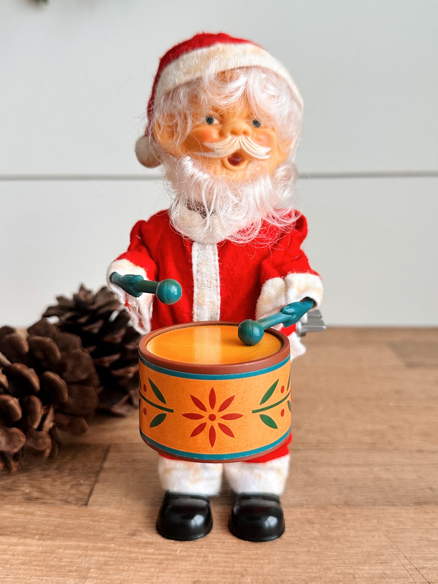 Vintage Drumming Santa