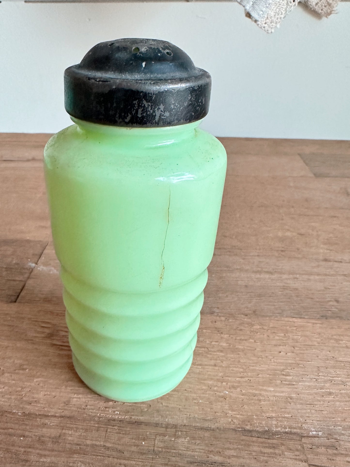Vintage Jeanette Jadeite Shaker