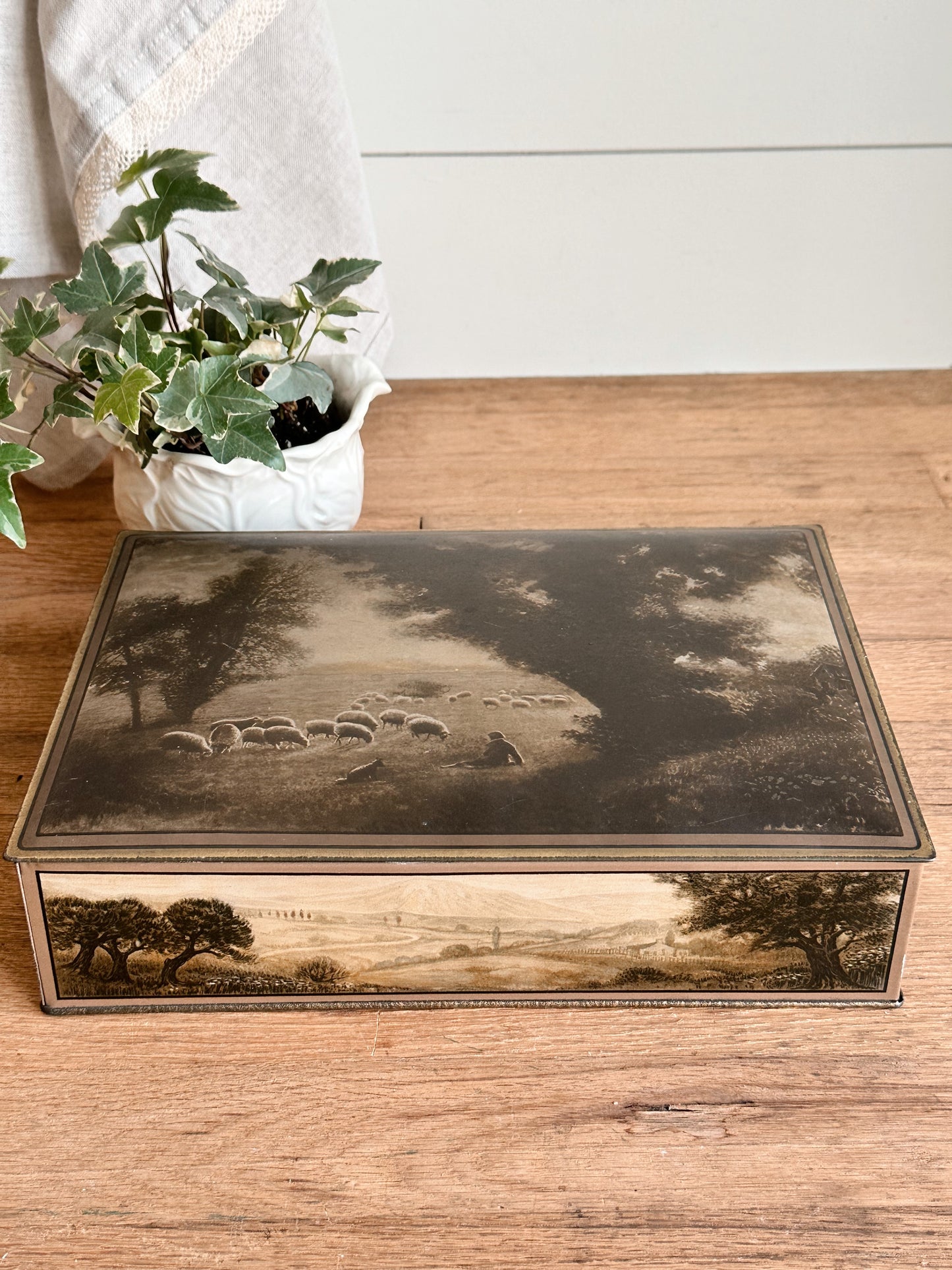 Vintage Uneeda Tin Box