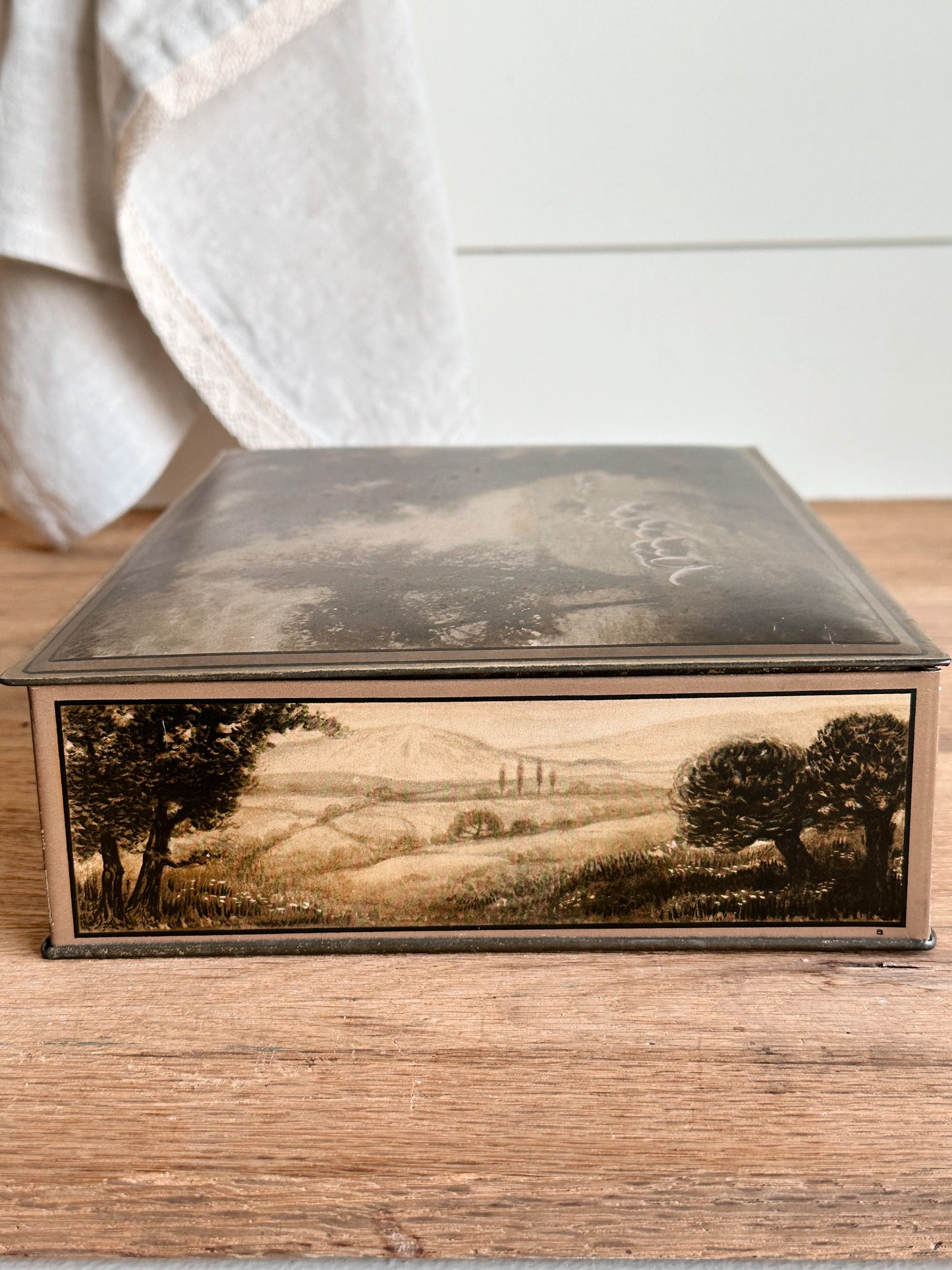 Vintage Uneeda Tin Box