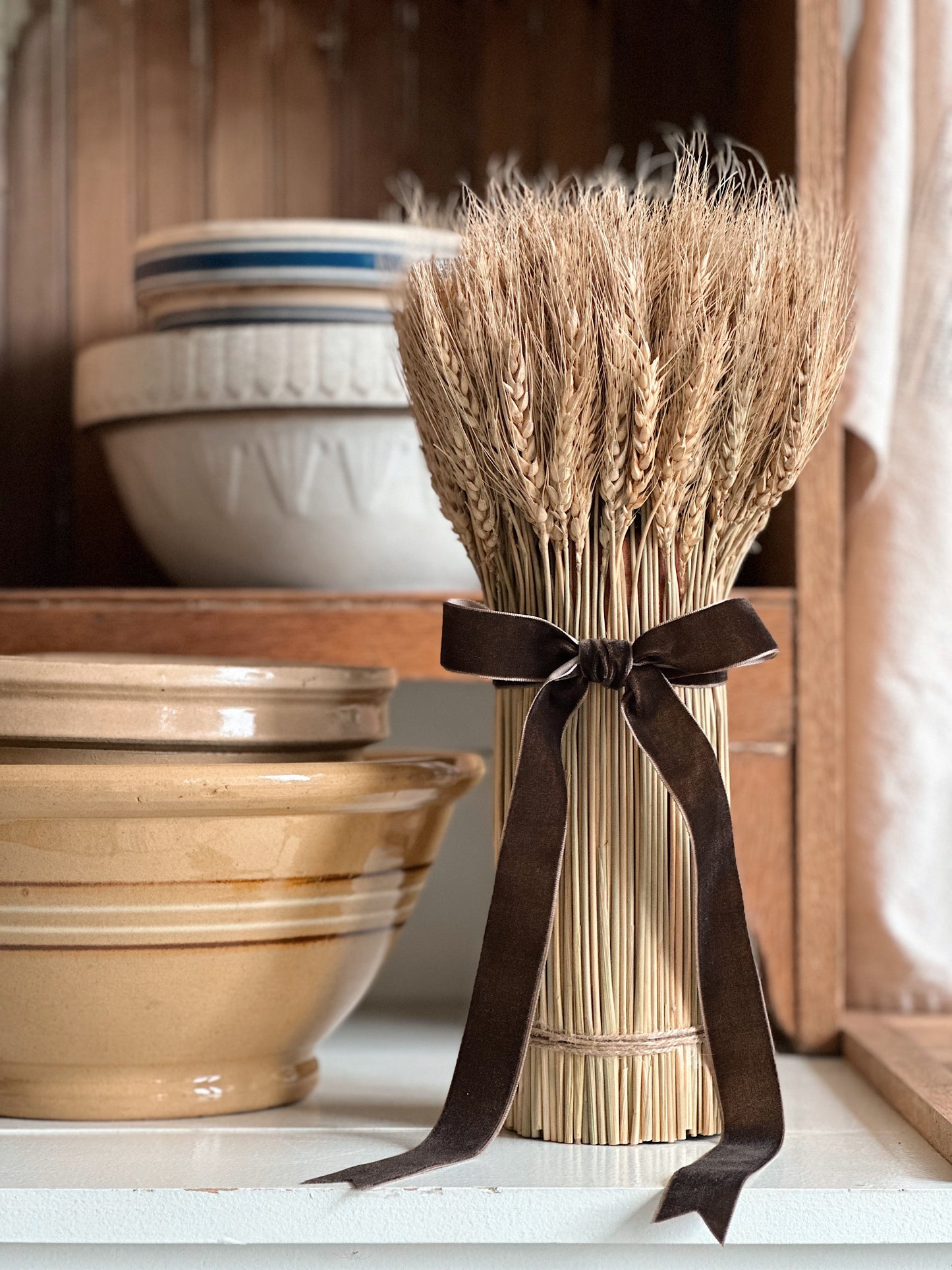 Velvet Trimmed Wheat Bundle