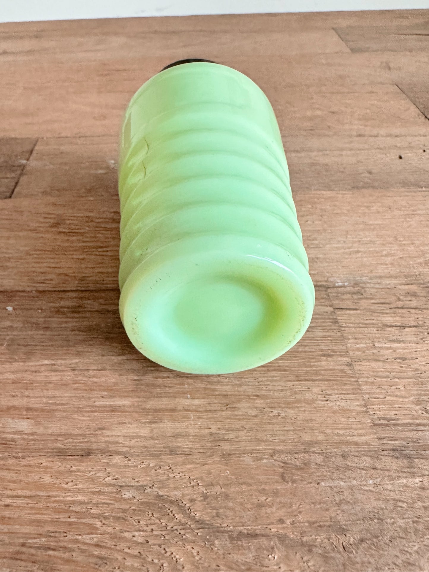 Vintage Jeanette Jadeite Shaker