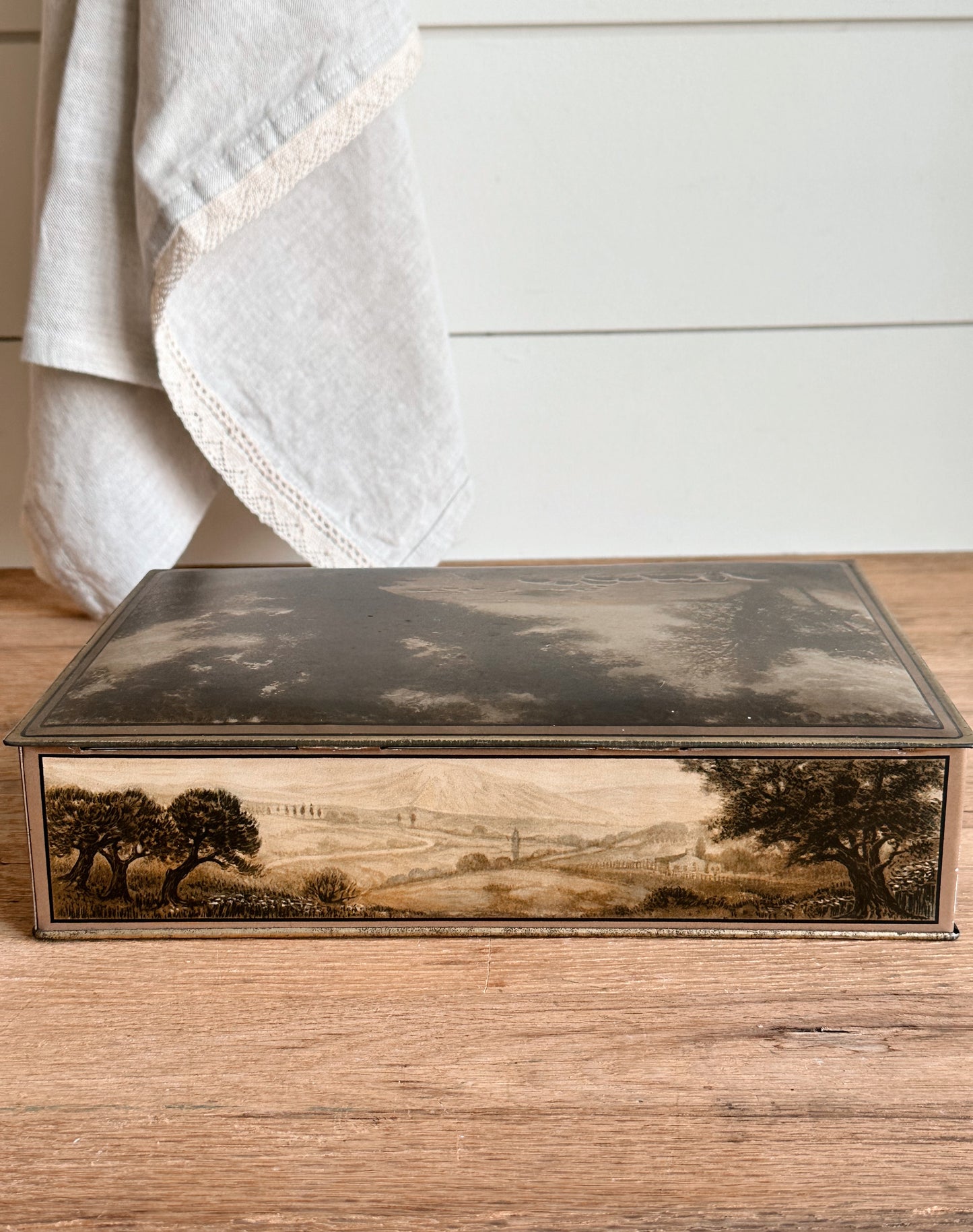 Vintage Uneeda Tin Box