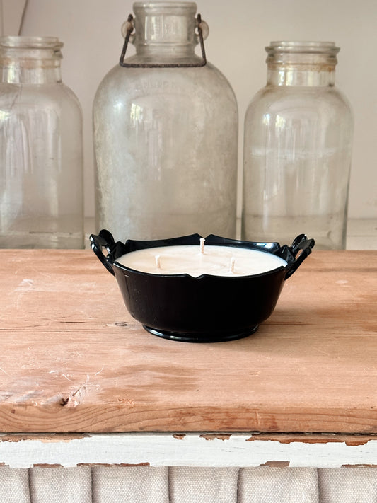 Cinnamon Strudel Candle in Black Glass Dish