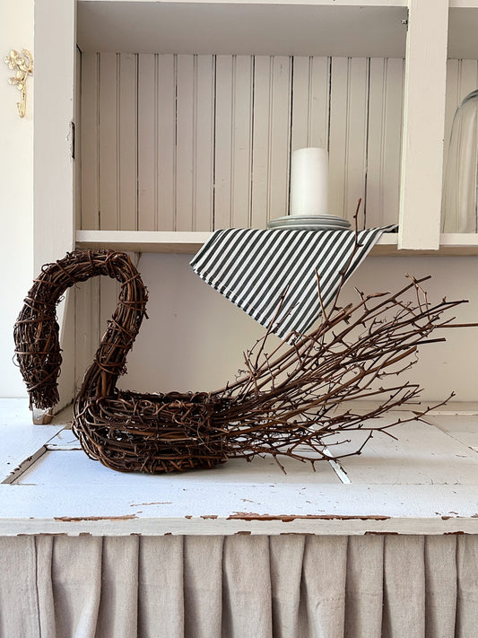 Vintage Grapevine Swan Planter