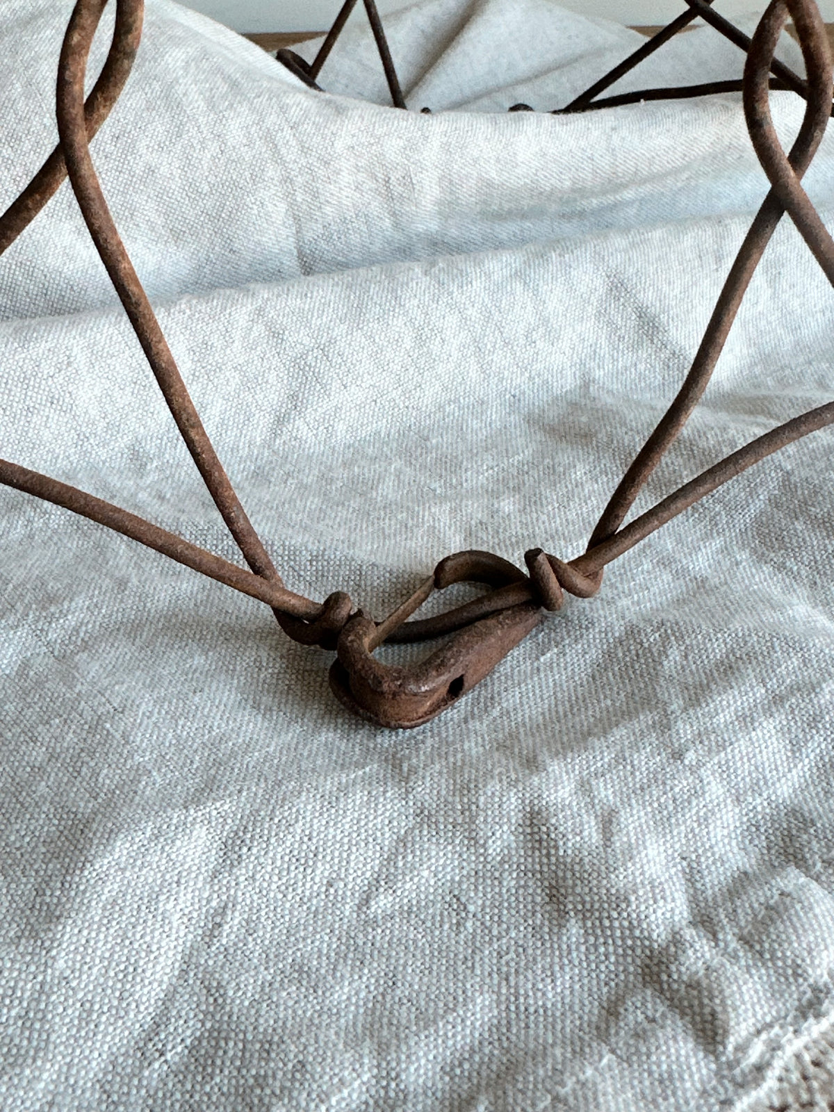 Vintage Metal Wire Hanging Basket/Cloche