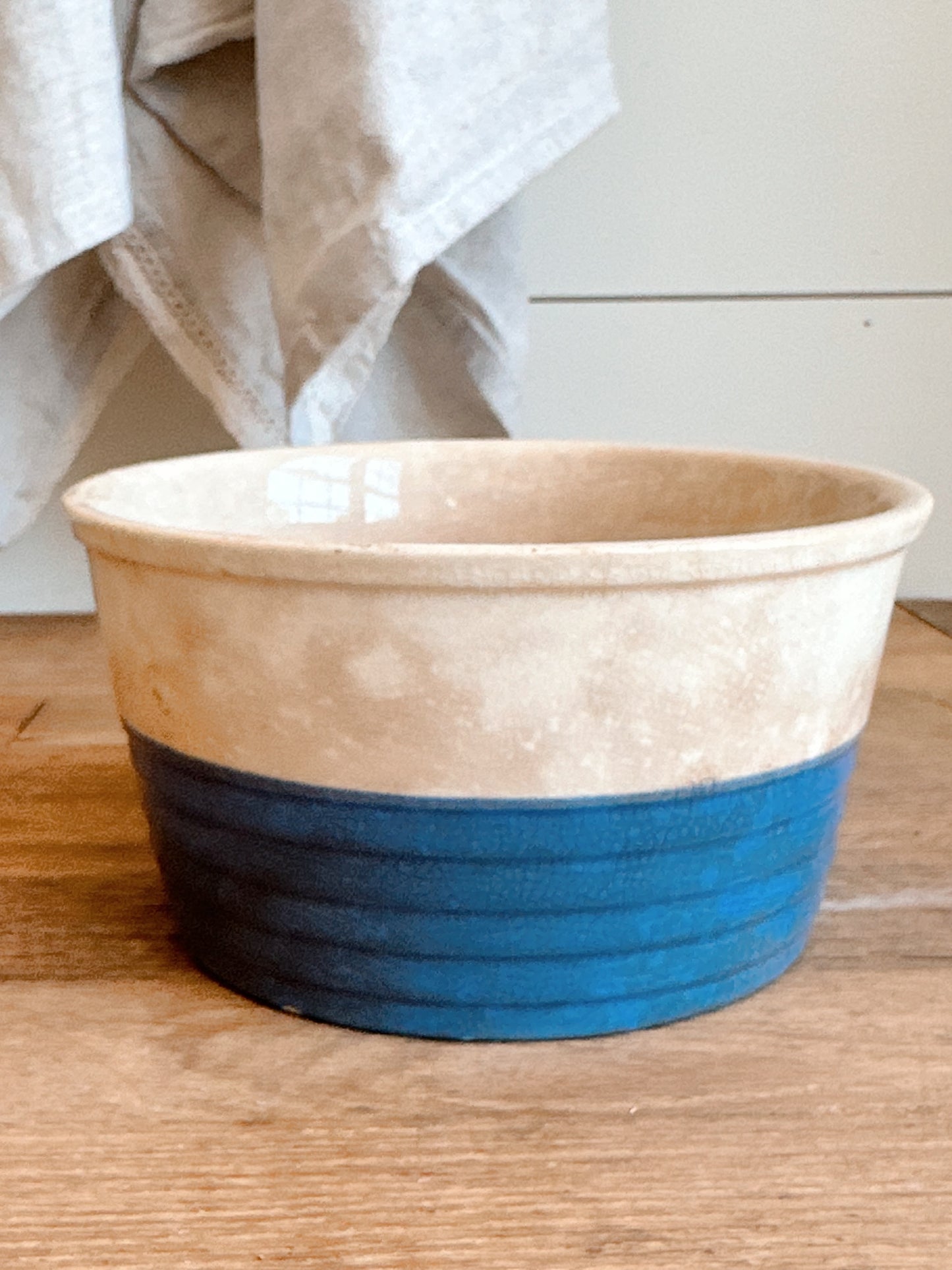 Vintage Universal Pottery Nesting Bowls