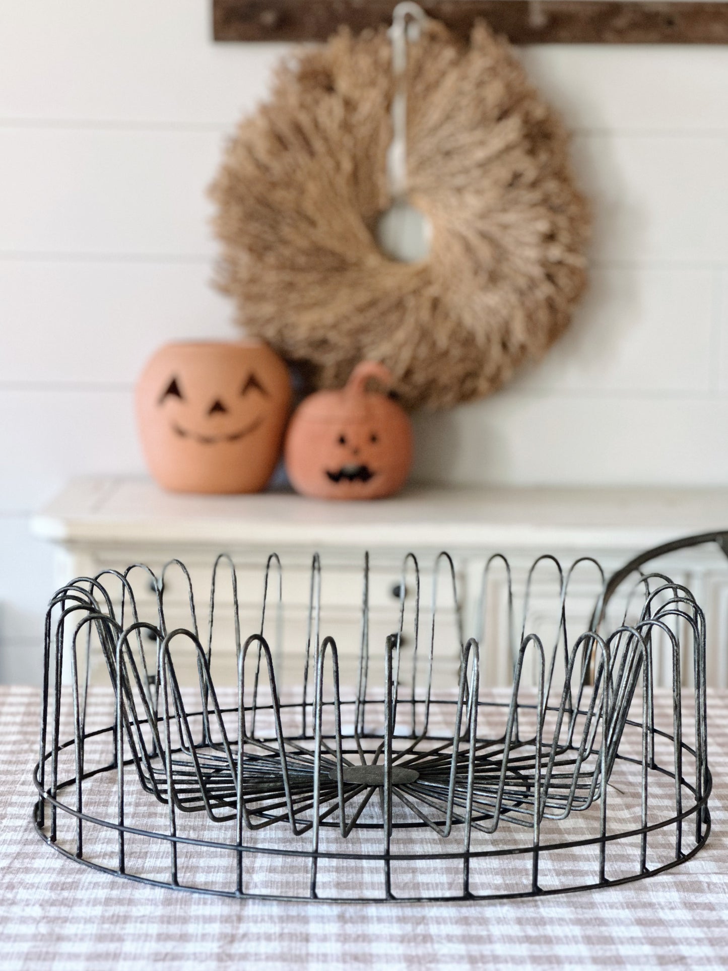 Round Metal Plate Rack