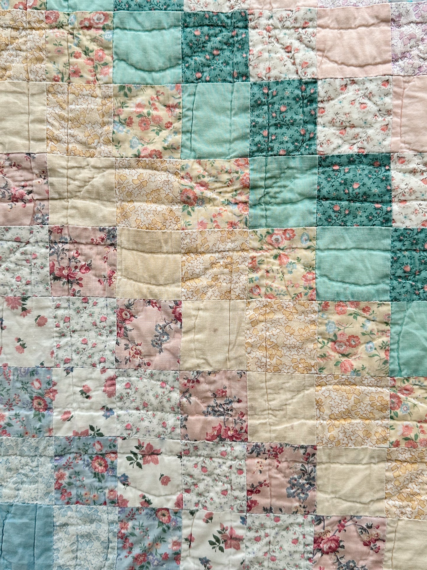 Vintage Hand-Quilted Trip Around the World Patchwork Quilt
