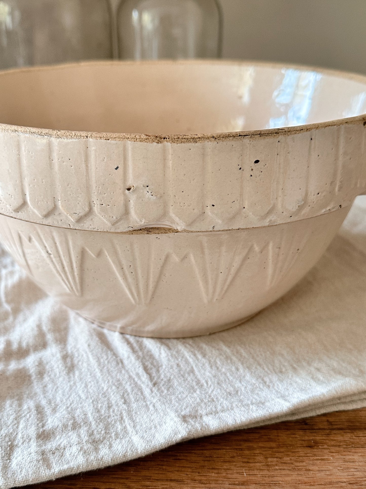 Vintage Picket Fence Stoneware Bowl in Cream