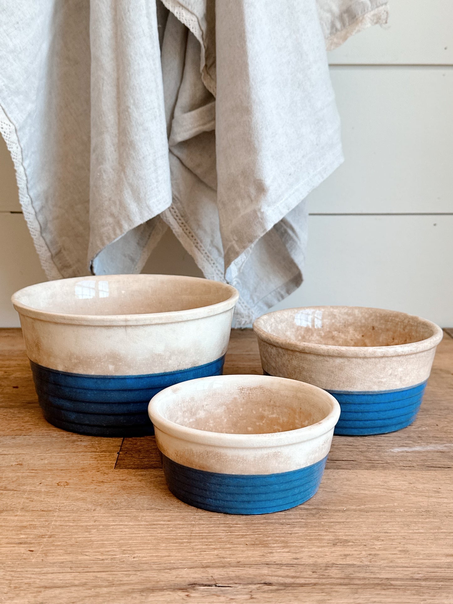 Vintage Universal Pottery Nesting Bowls