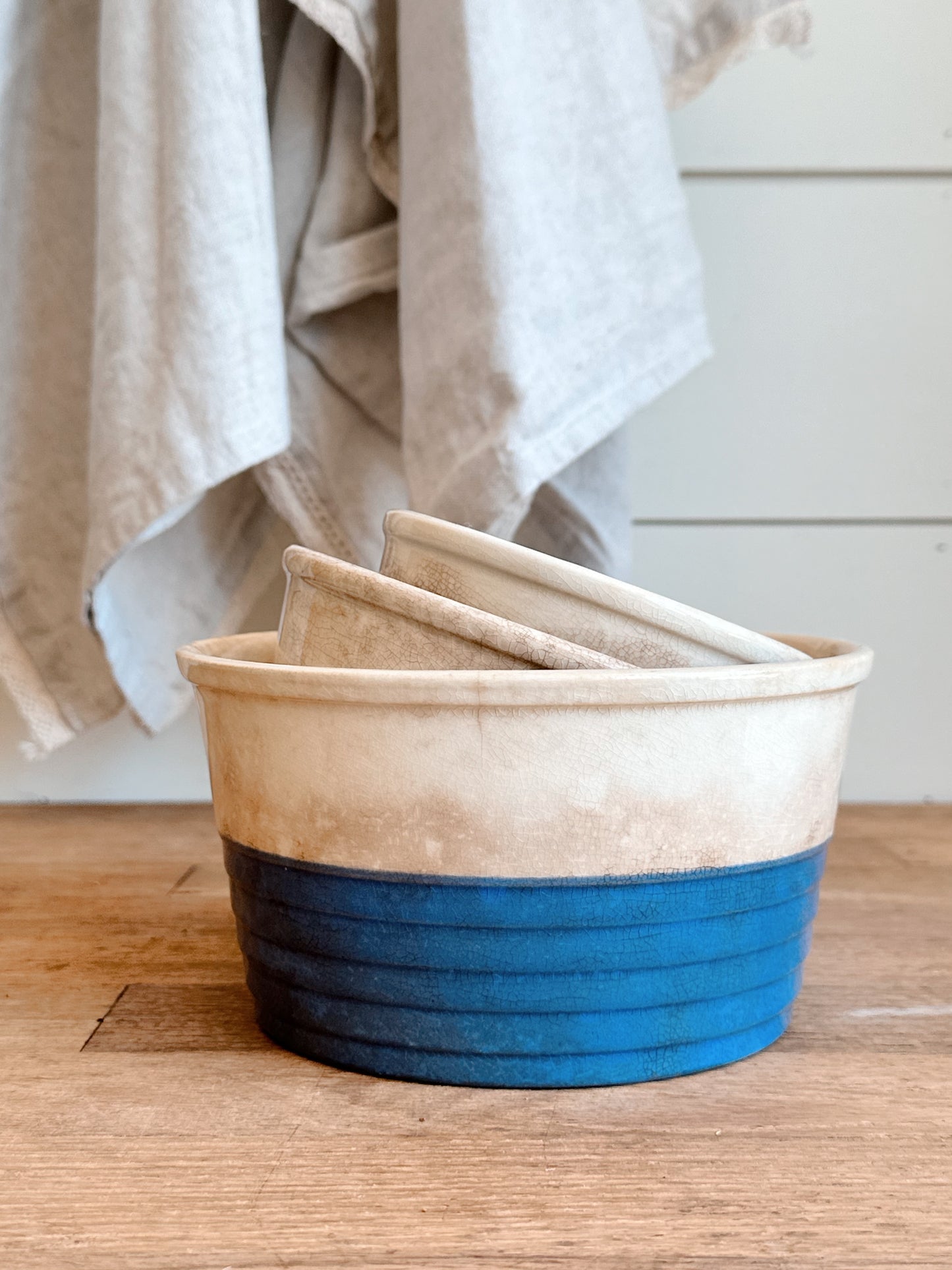 Vintage Universal Pottery Nesting Bowls