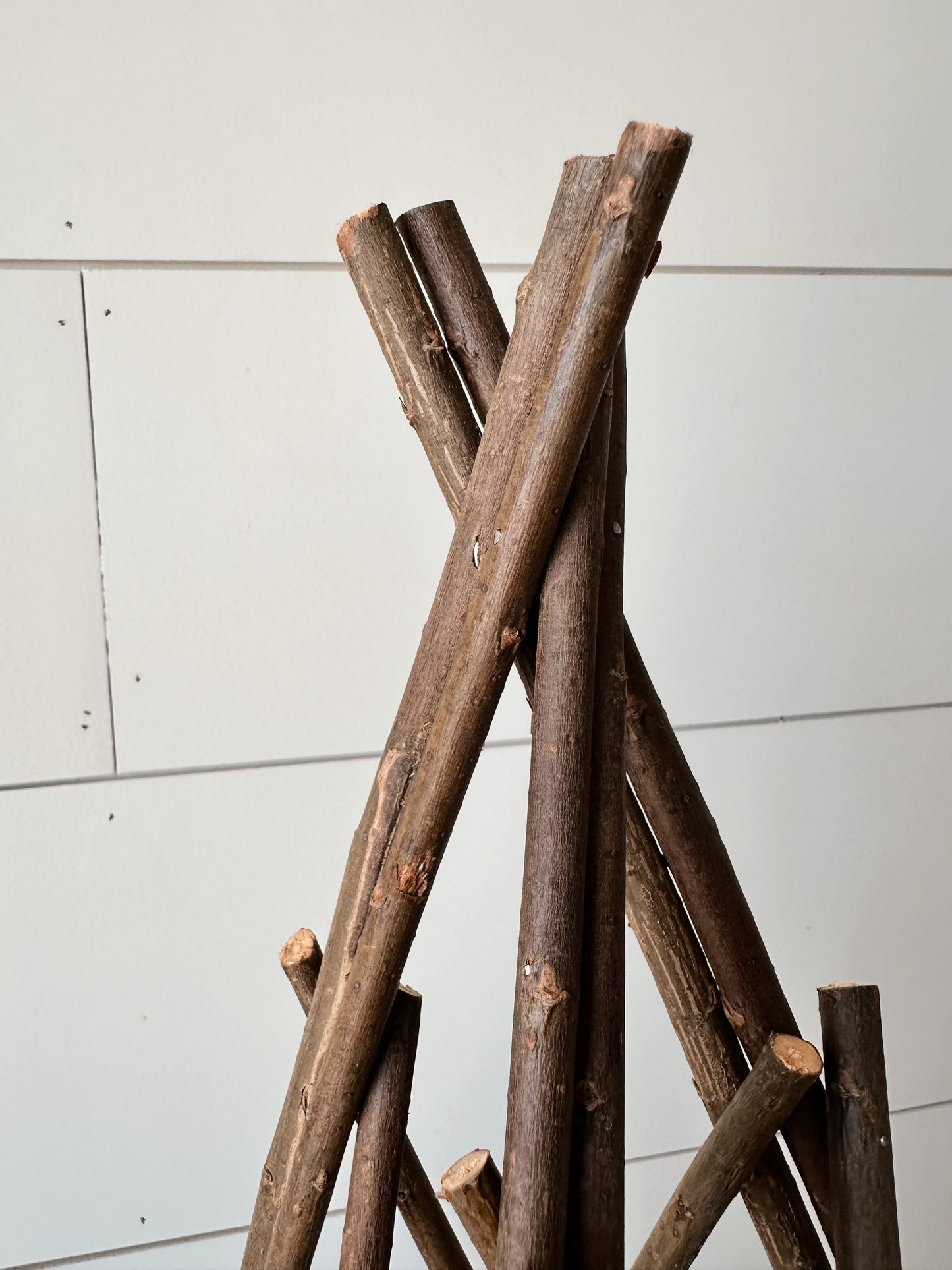 Acacia Wood Expanding Trellis
