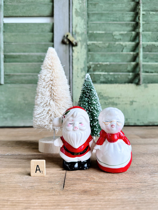 Vintage Santa & Mrs Clause Salt and Pepper Shakers