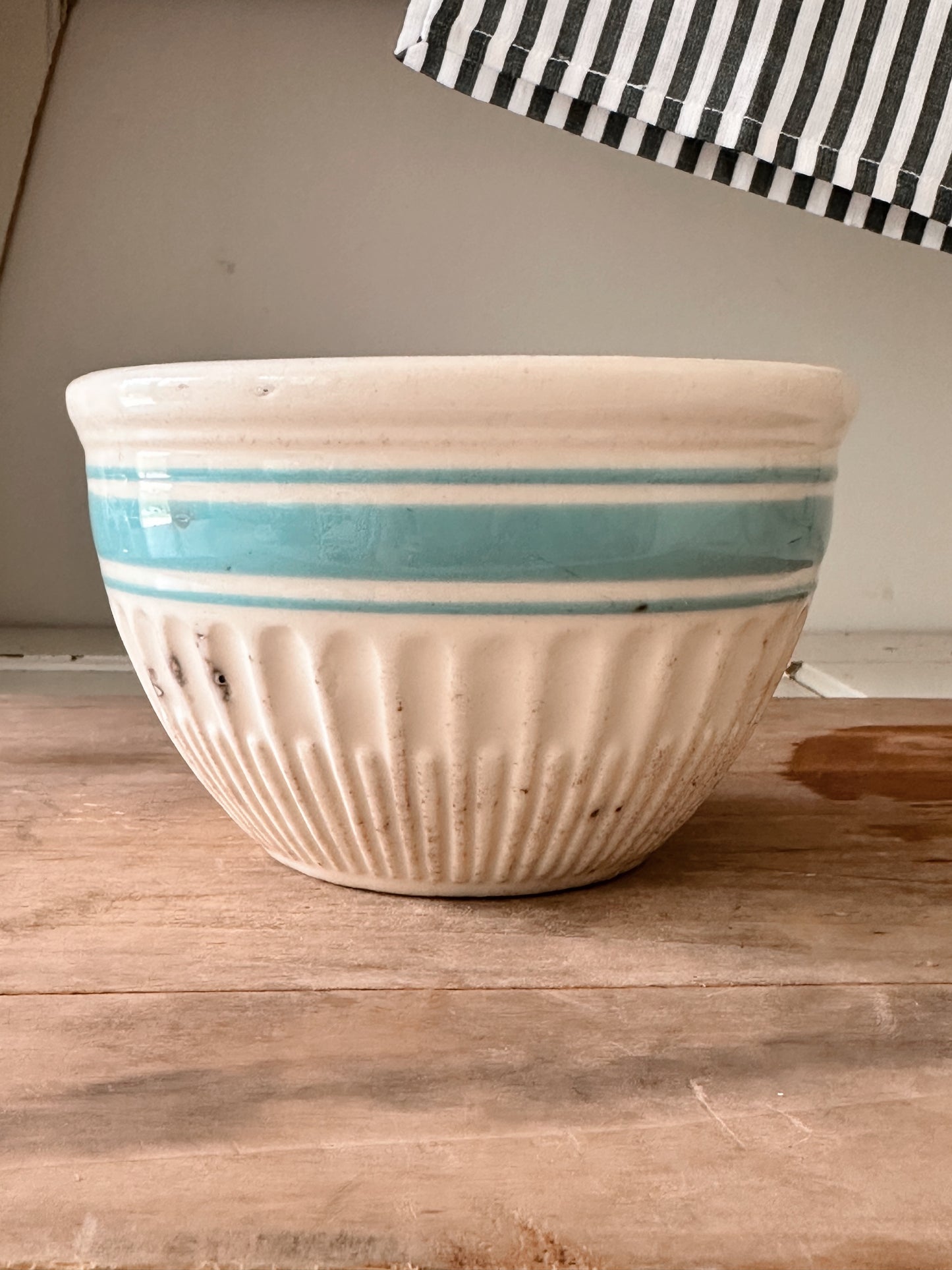 Vintage Hull Ware Bowl