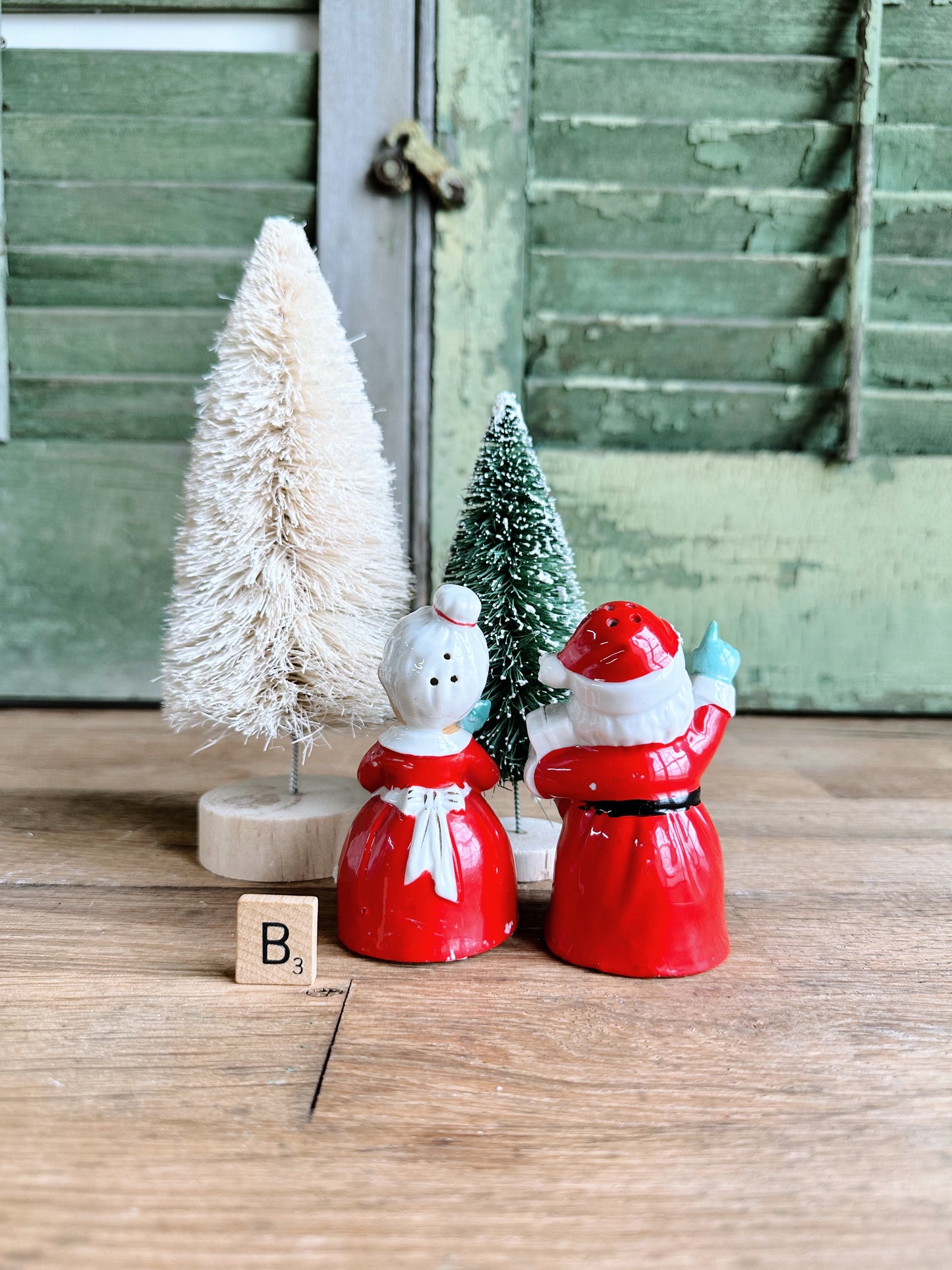 Vintage Santa & Mrs Clause Salt and Pepper Shakers