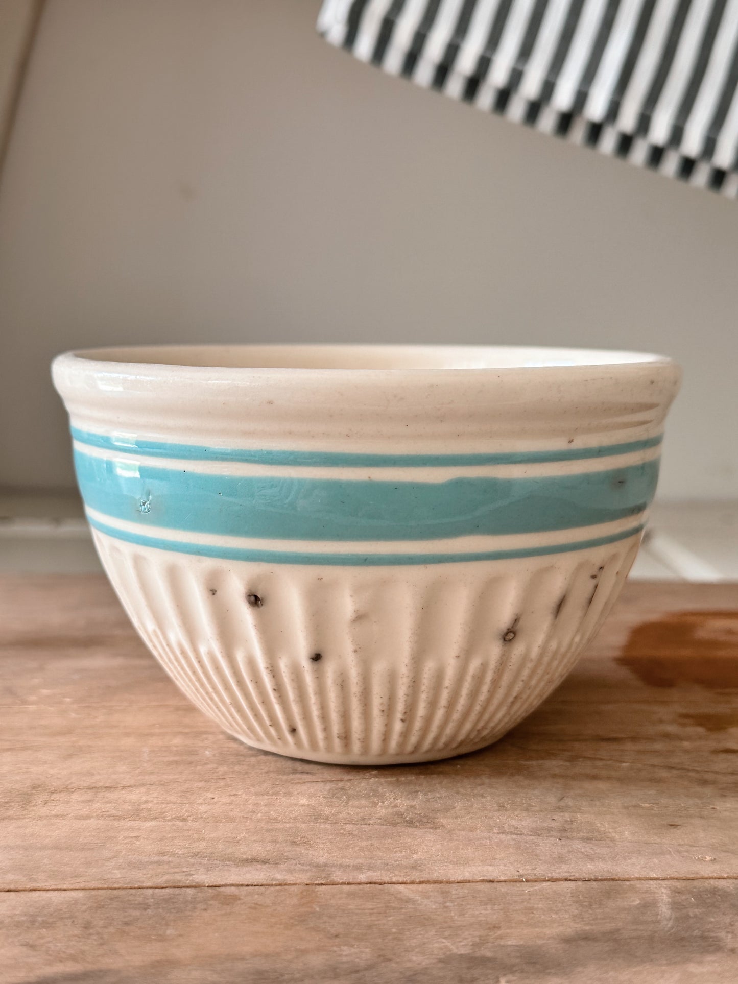 Vintage Hull Ware Bowl