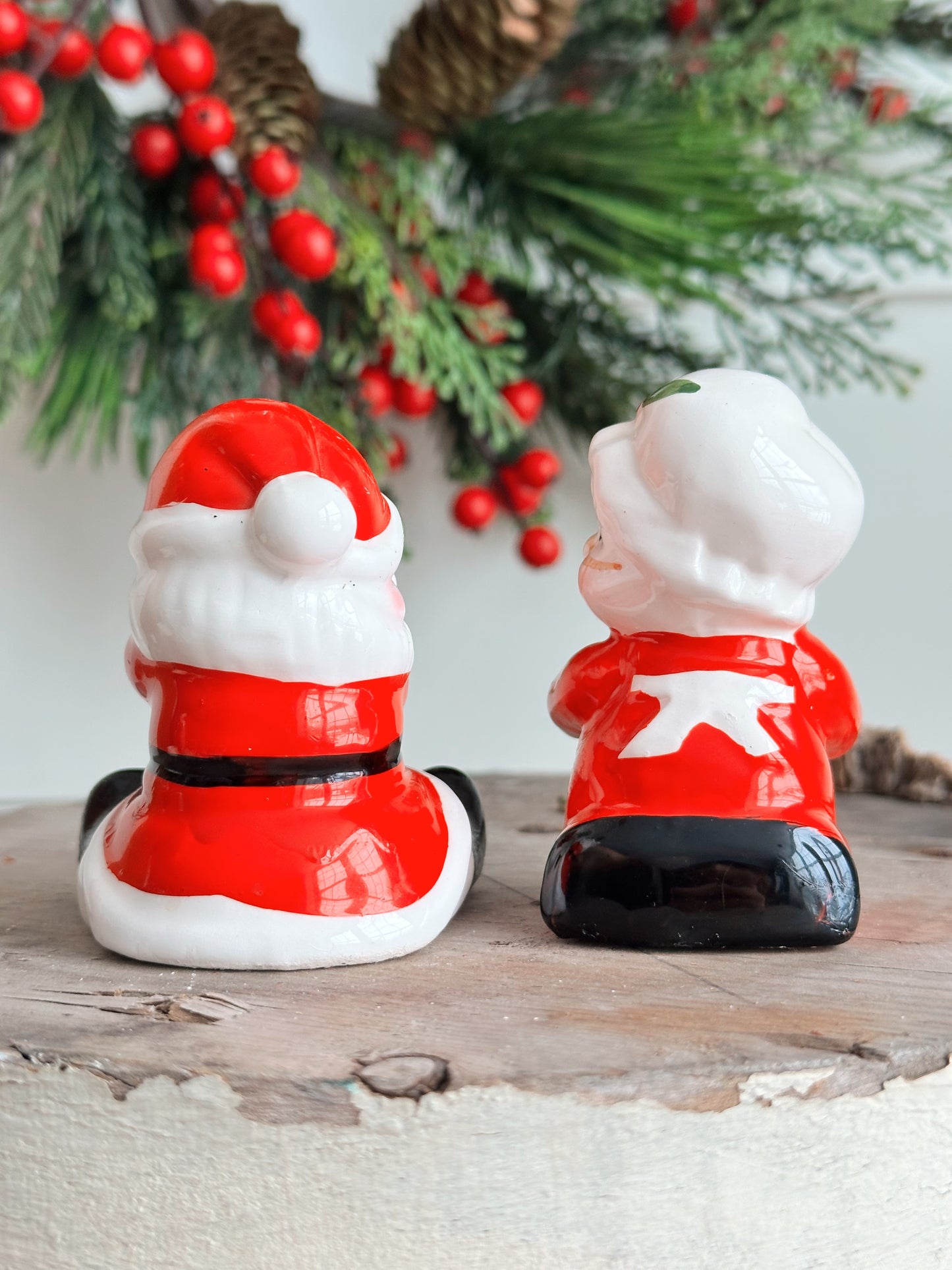 Vintage Hugging Santa & Mrs Clause Salt and Pepper Shakers