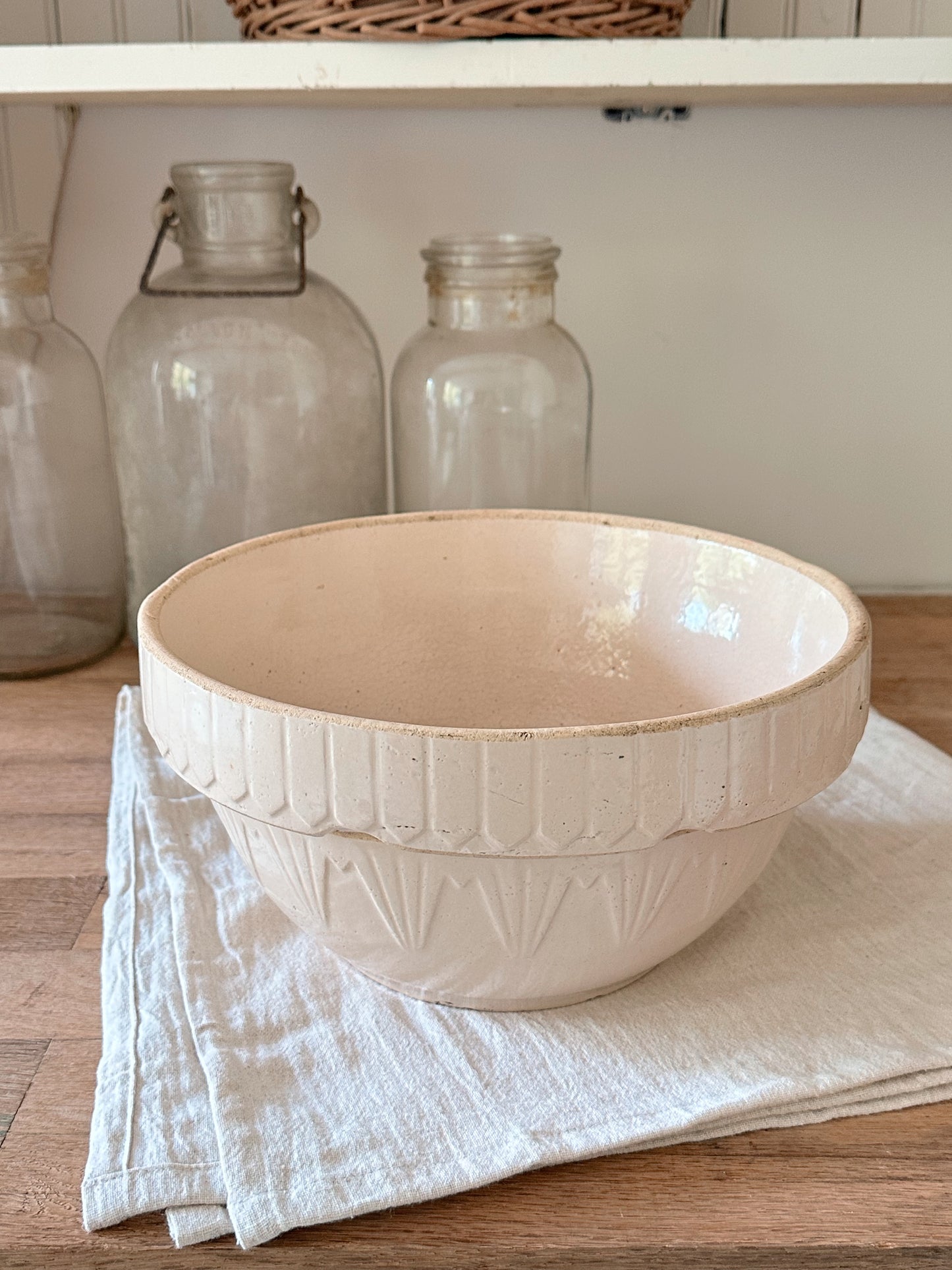 Vintage Picket Fence Stoneware Bowl in Cream