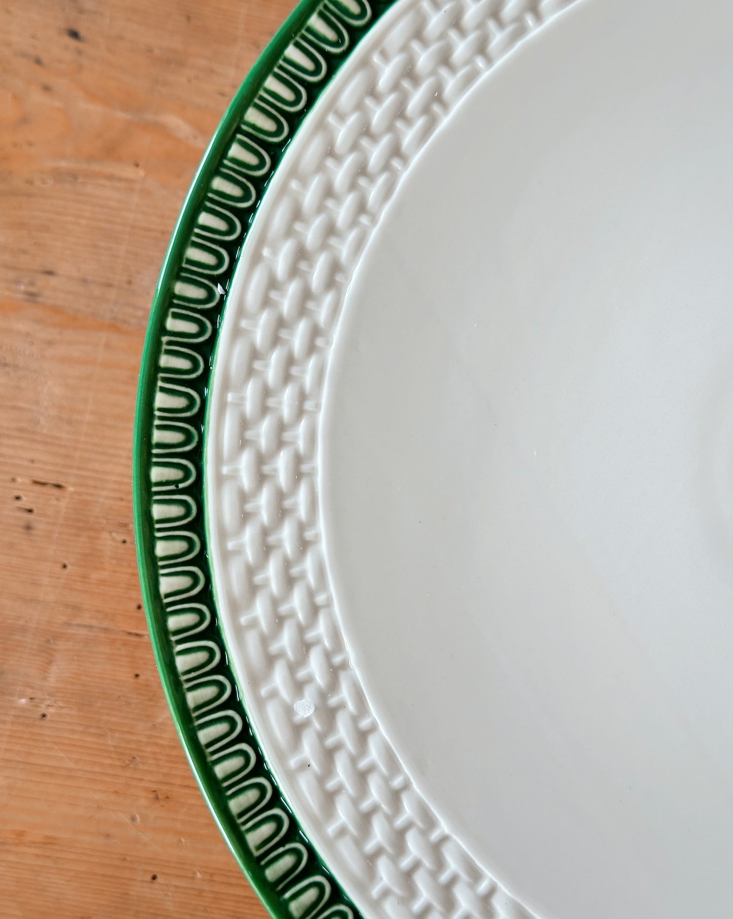 Embossed Rattan Cake Pedestal