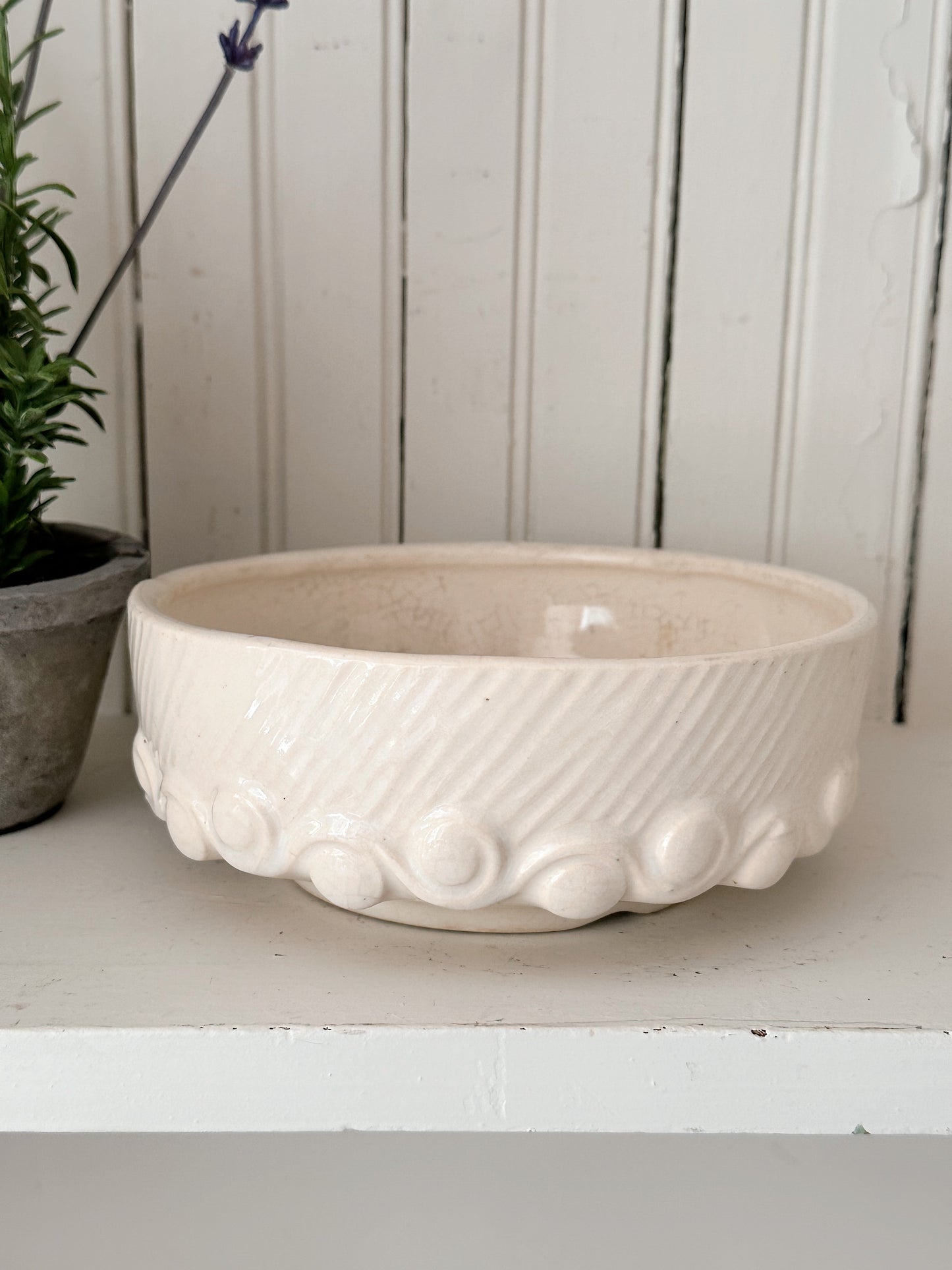 Vintage McCoy Bulb Planter with Wave Knob Design