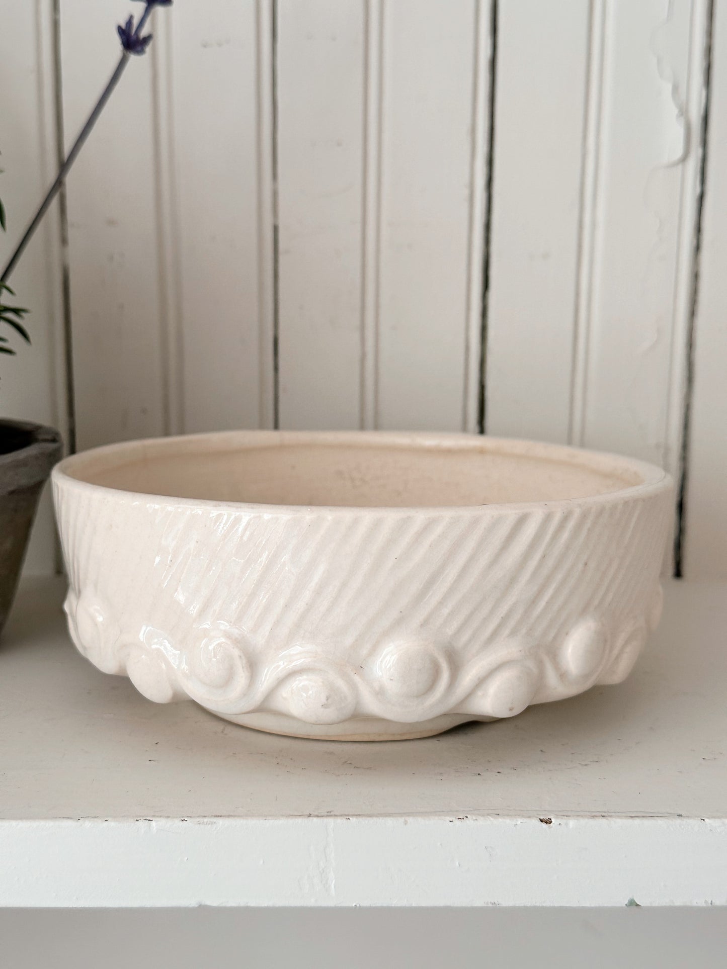 Vintage McCoy Bulb Planter with Wave Knob Design