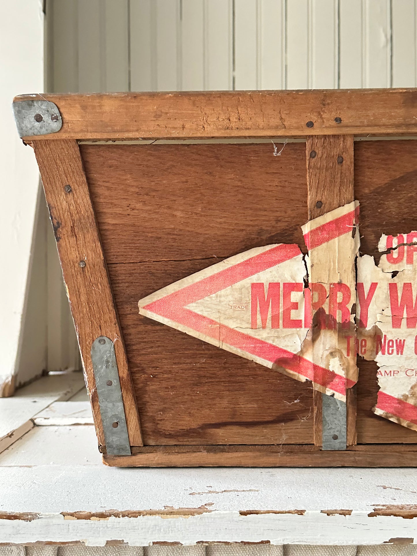 Large Vintage Merry Widow Kisses Candy Crate