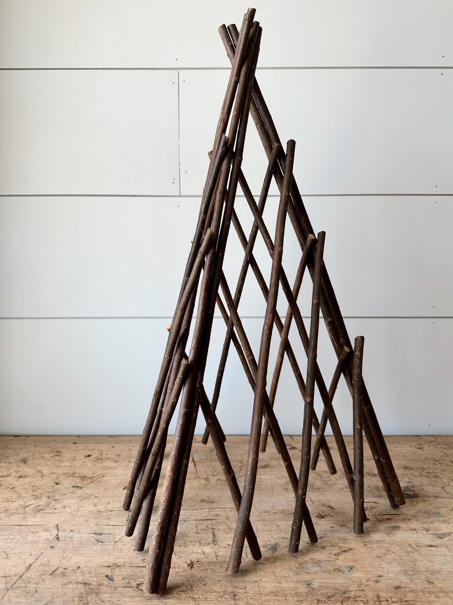 Acacia Wood Expanding Trellis