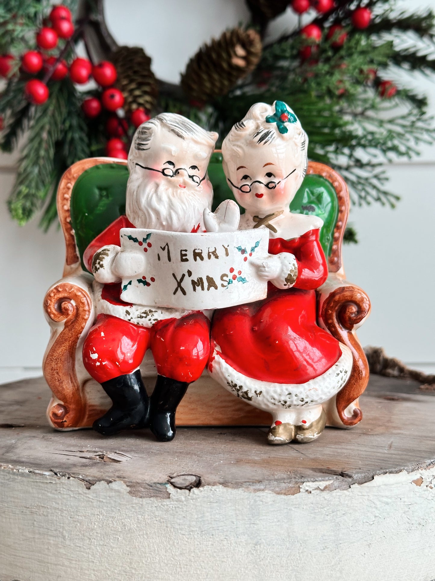 Vintage Santa & Mrs Clause Bank