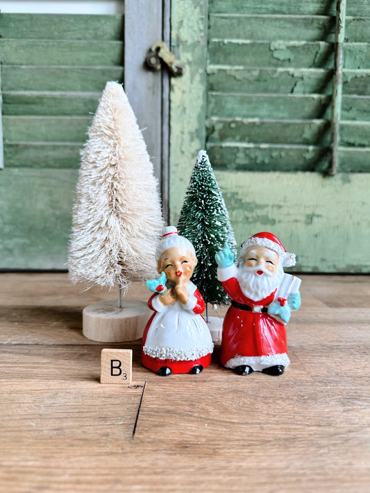 Vintage Santa & Mrs Clause Salt and Pepper Shakers