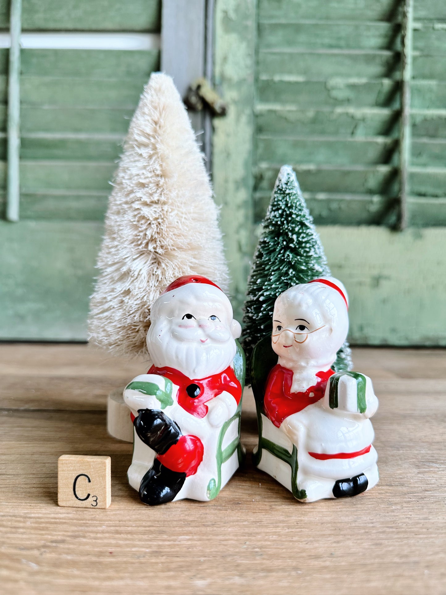 Vintage Santa & Mrs Clause Salt and Pepper Shakers