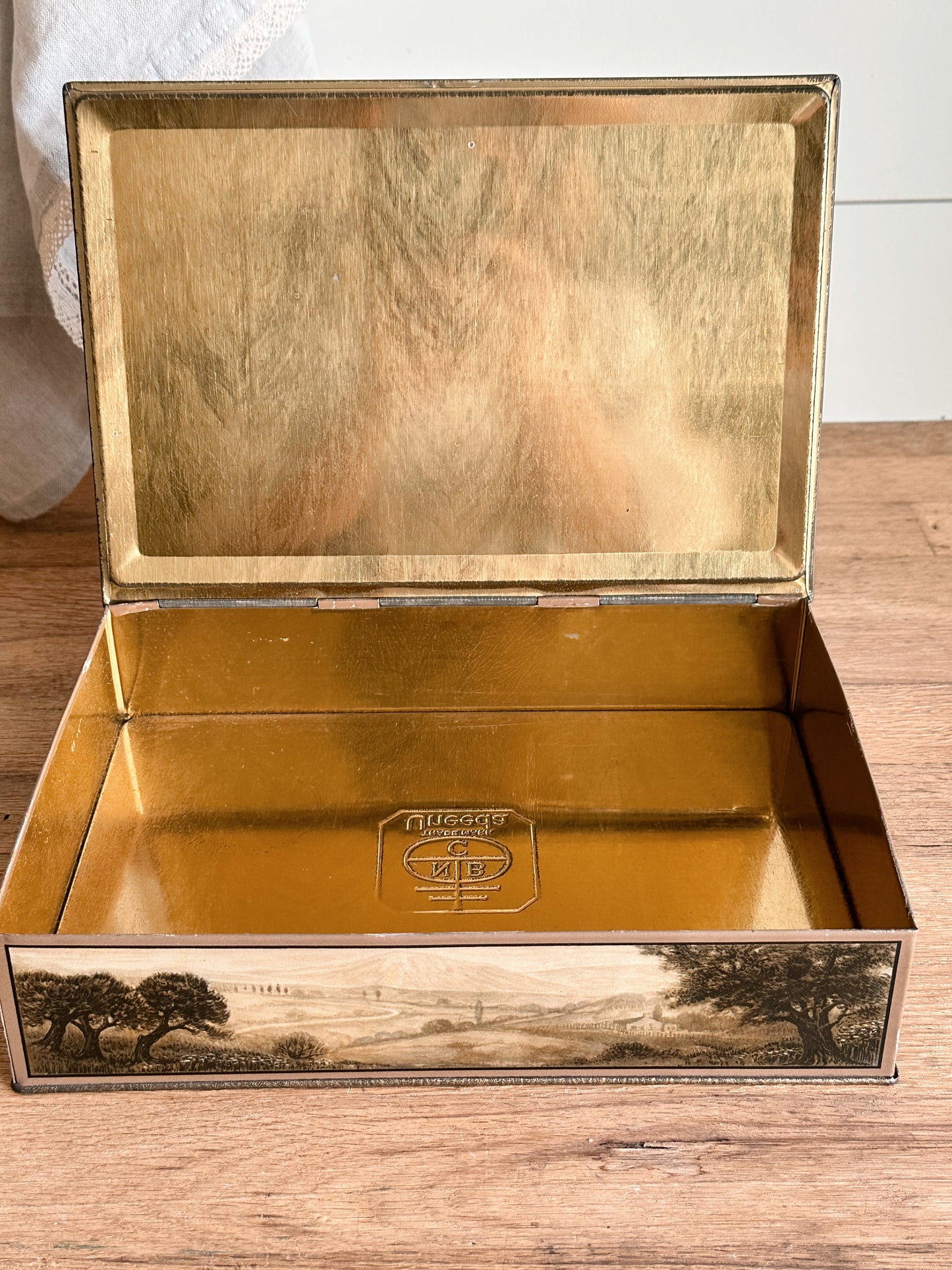 Vintage Uneeda Tin Box