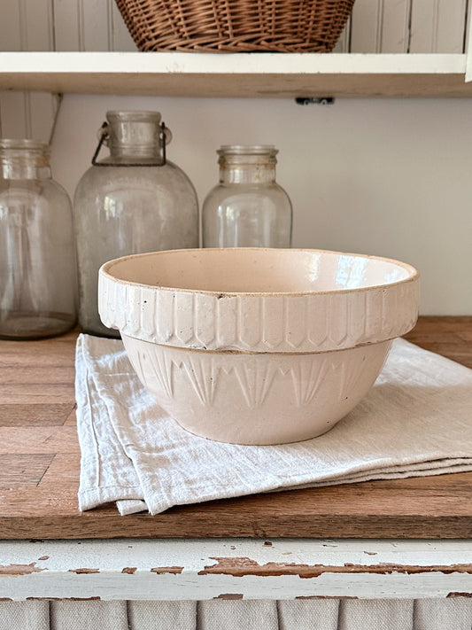 Vintage Picket Fence Stoneware Bowl in Cream