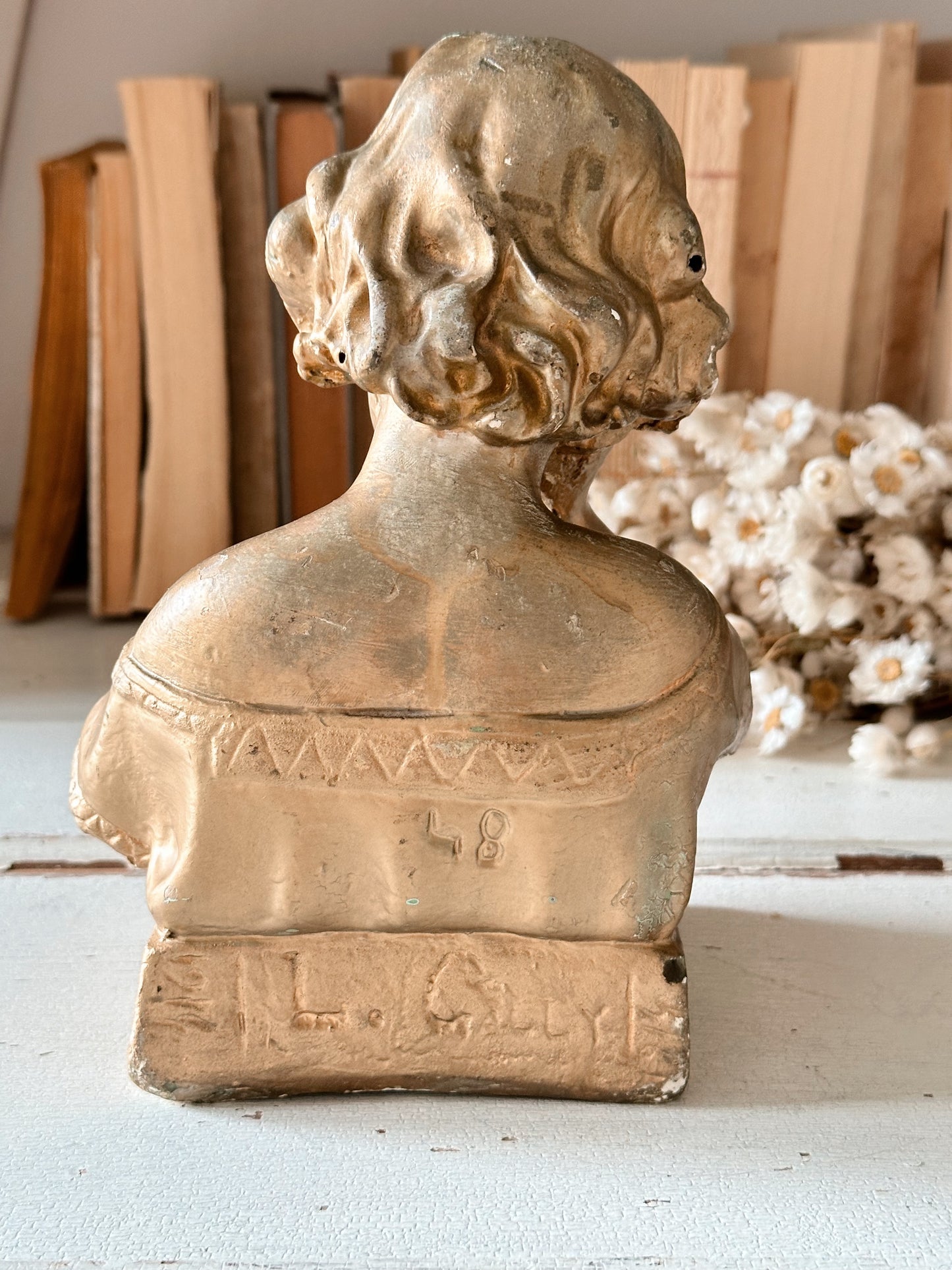 Vintage Plaster Statue (Lecture)