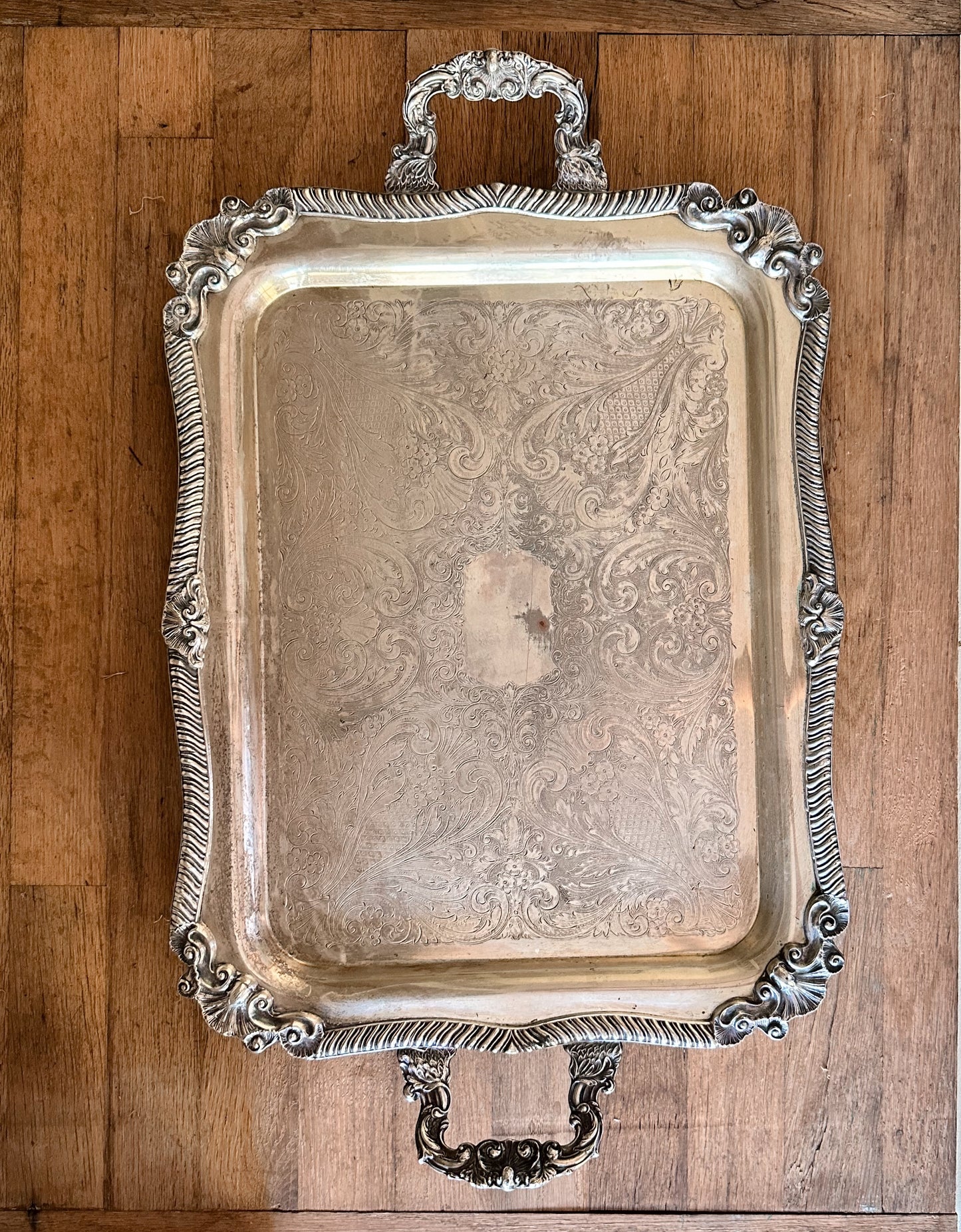 Beautiful Vintage Shell & Gadroon (Silverplate, Hollowware) Waiter Tray