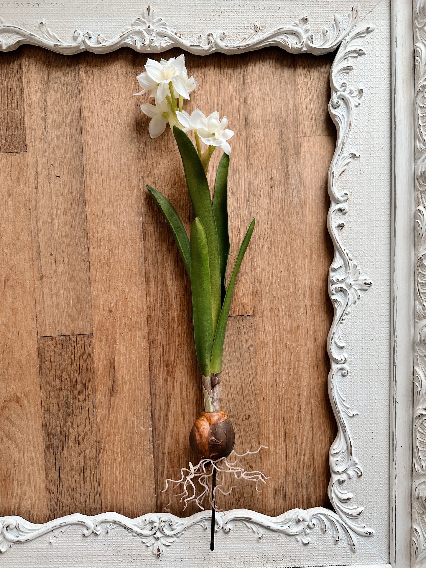 Faux White Daffodil Bulb Stem