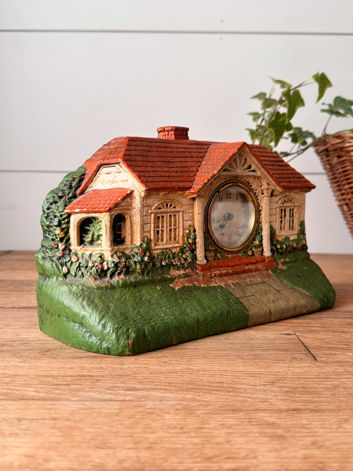 Vintage Bungalow Clock