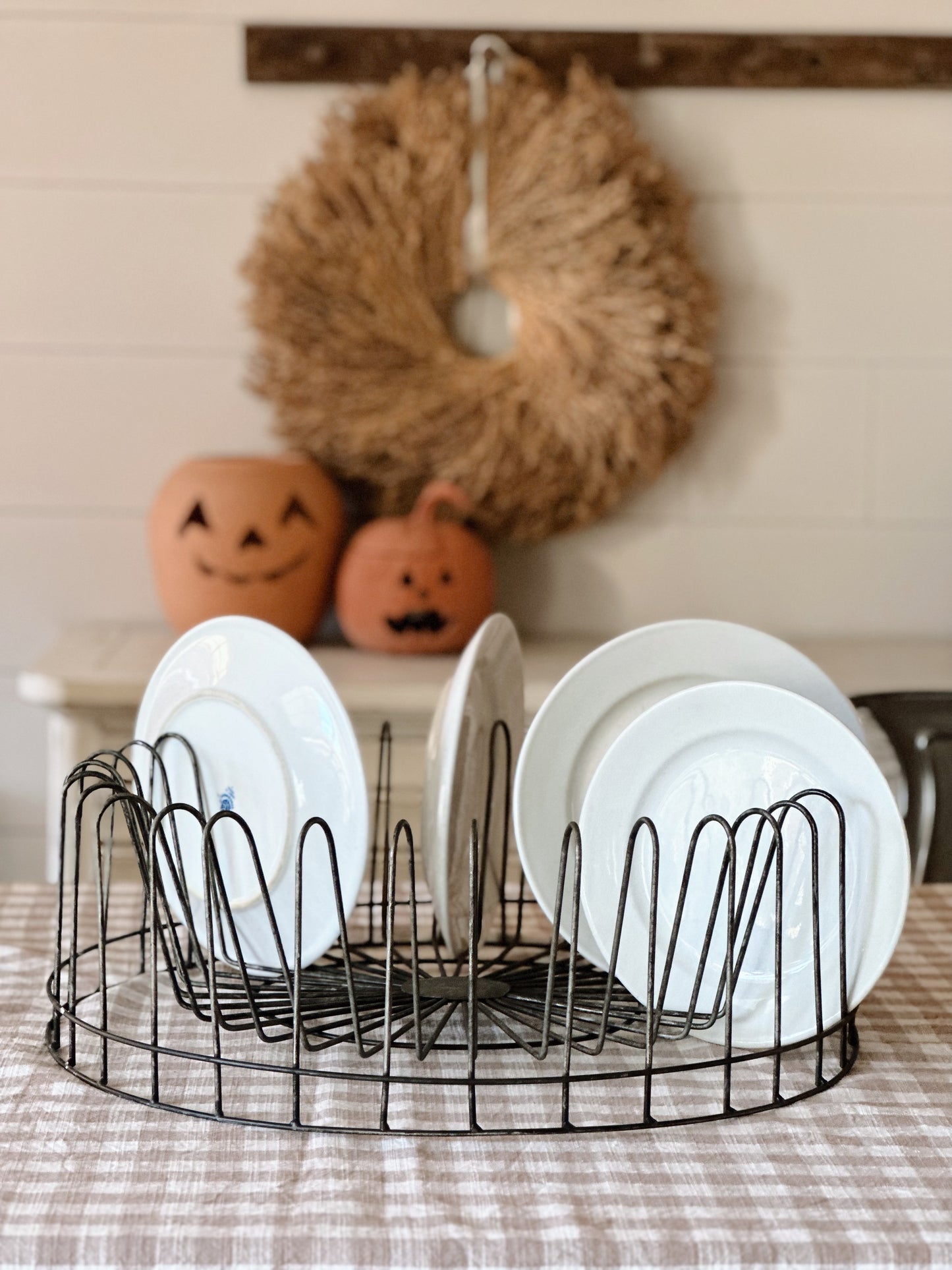 Round Metal Plate Rack