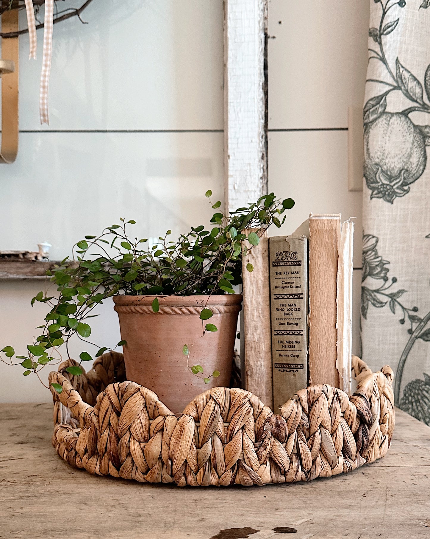 Scalloped Water Hyacinth Trays