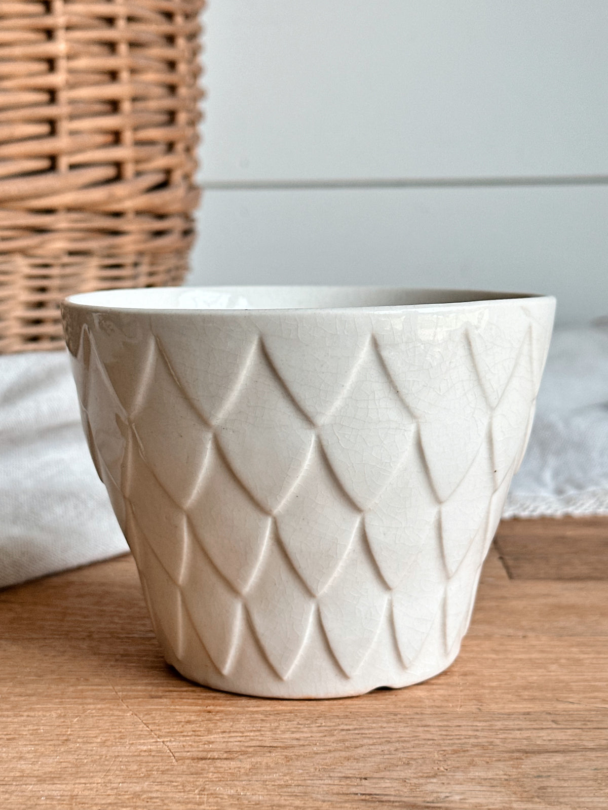 Vintage White Fish Scale USA Planter