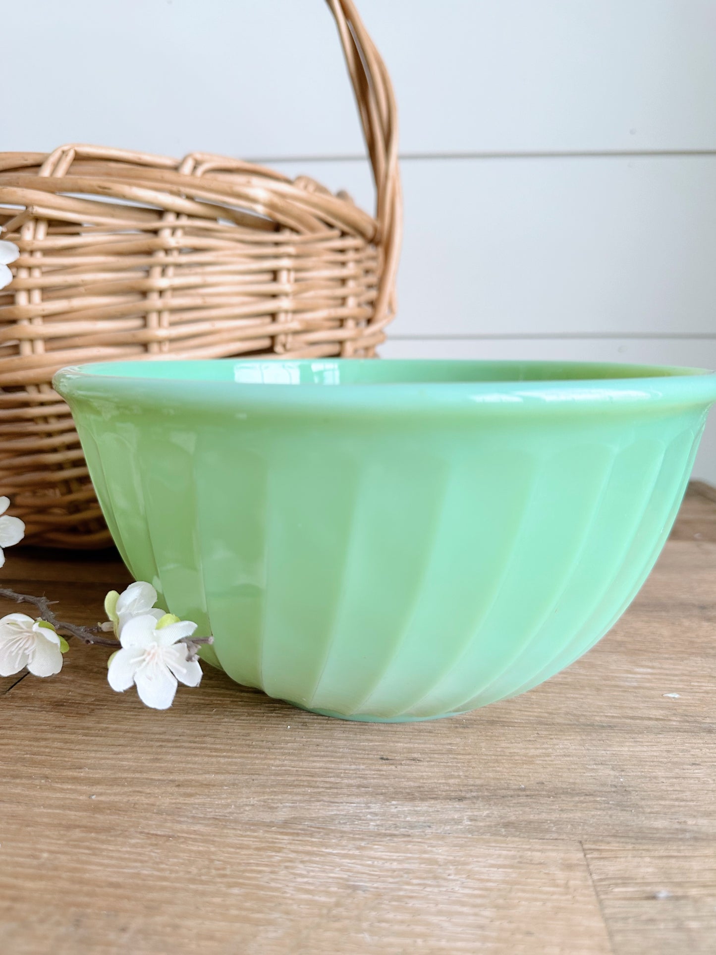 Vintage Fire King Jadeite Swirl Bowl