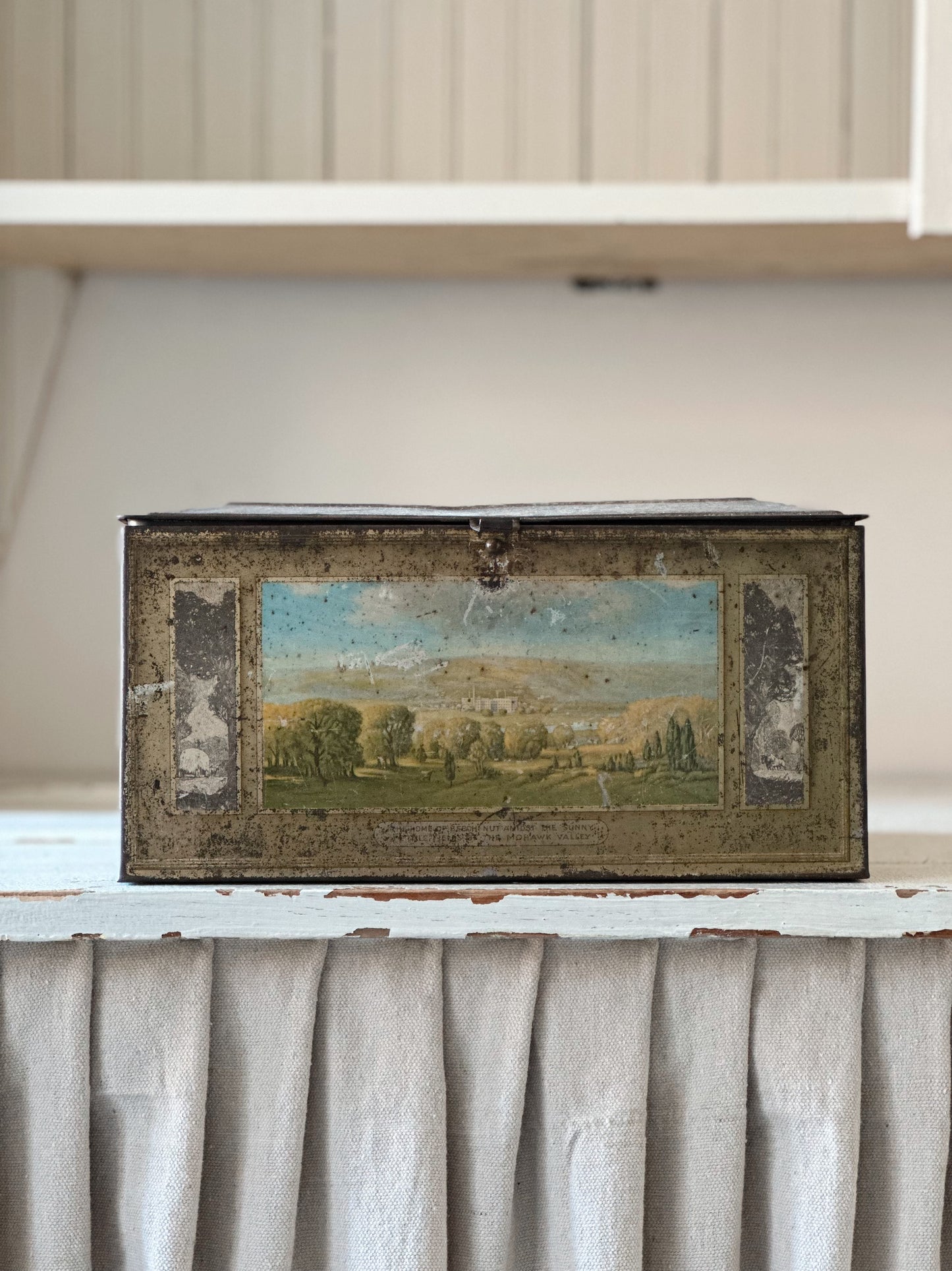 Beautiful Vintage Tin