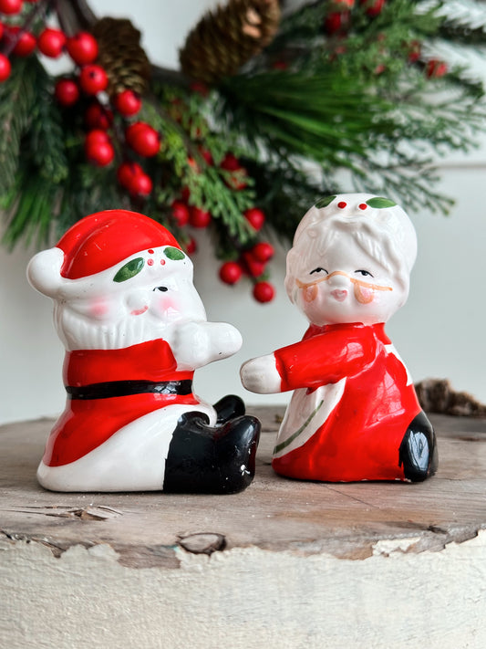 Vintage Hugging Santa & Mrs Clause Salt and Pepper Shakers