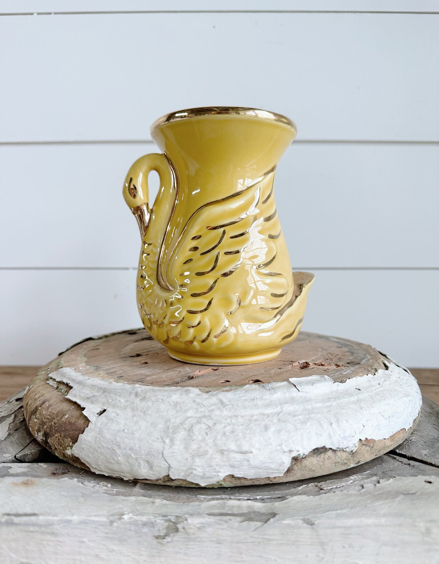 Beautiful Vintage Swan Vase