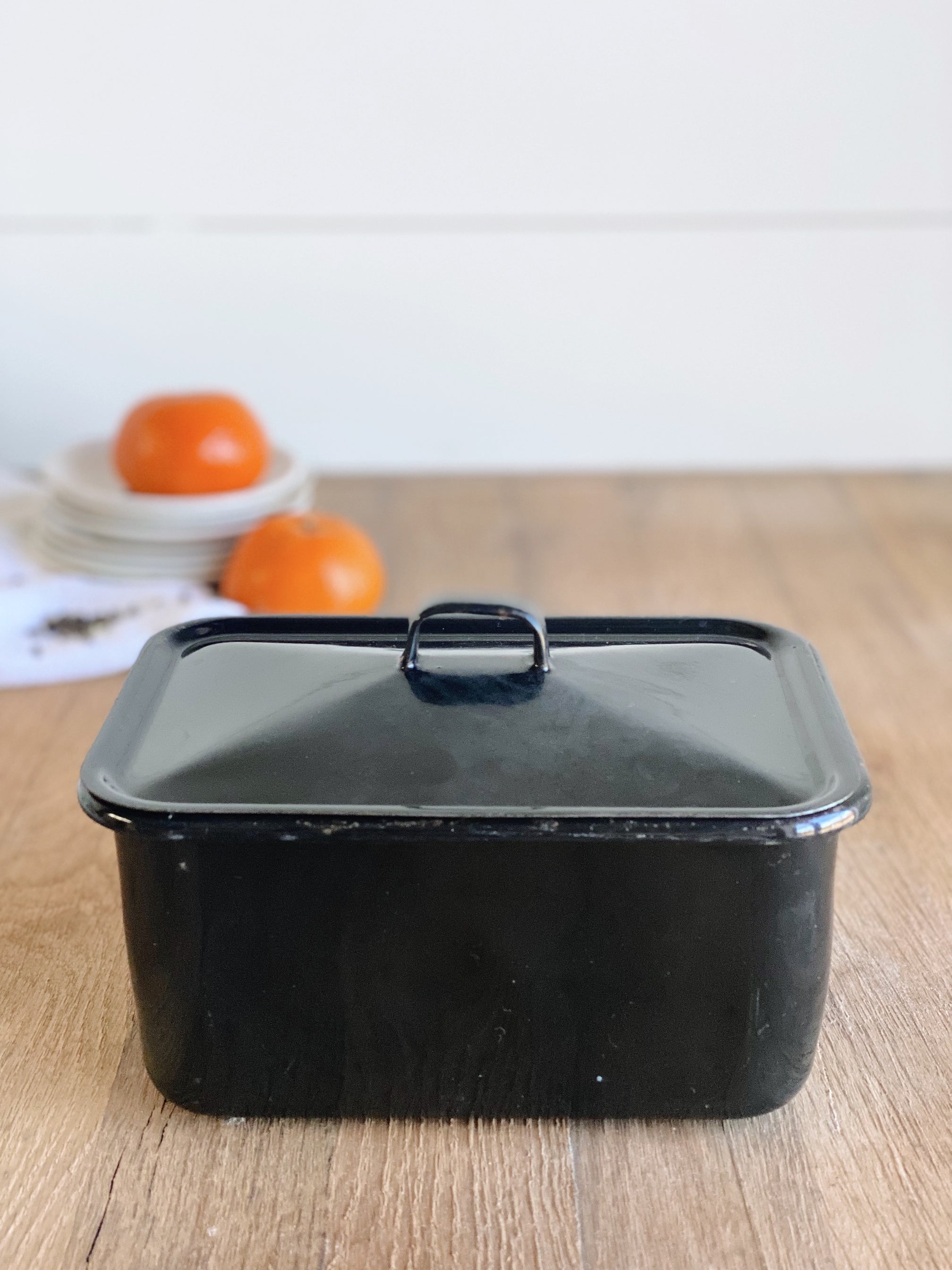 Hand Poured Orange & Peppercorn in a Vintage Enamelware Container