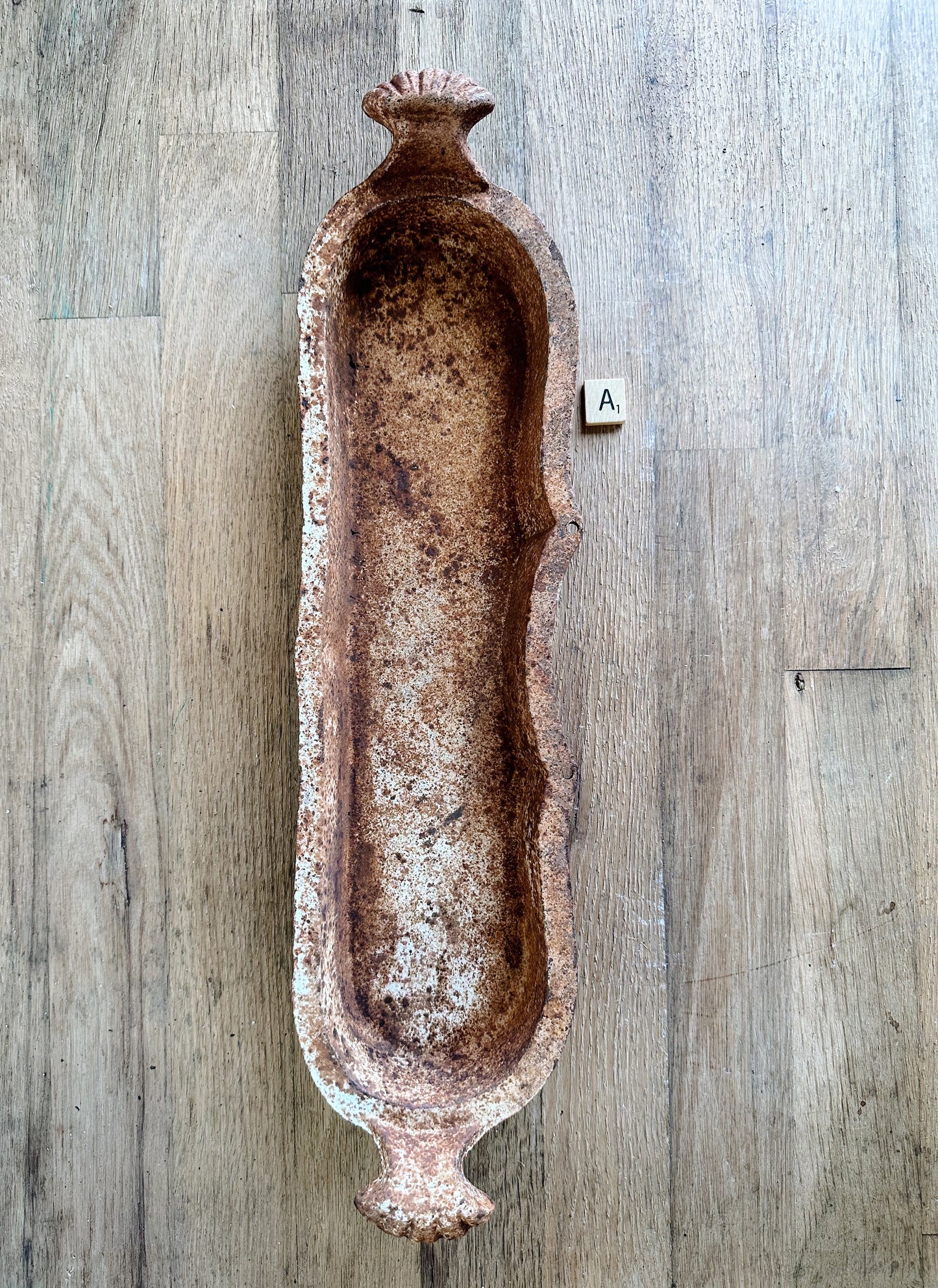 Chippy, Rusty Cast Iron Tray (pots not included)