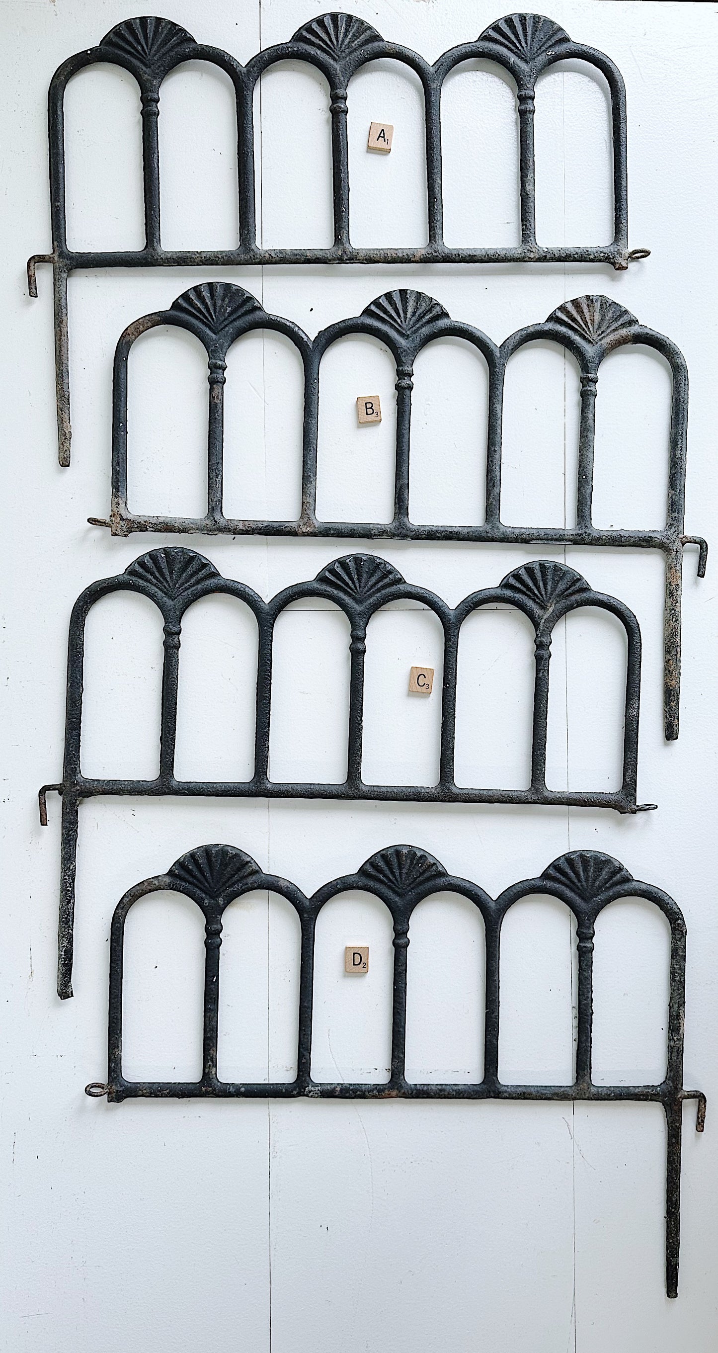 Antique Cast Iron Garden Fencing (one leg)